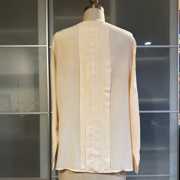 Vintage 80’s Chanel Cream Silk Pleated Logo Gold Button Blouse Women’s M - L - Picture 3 of 6